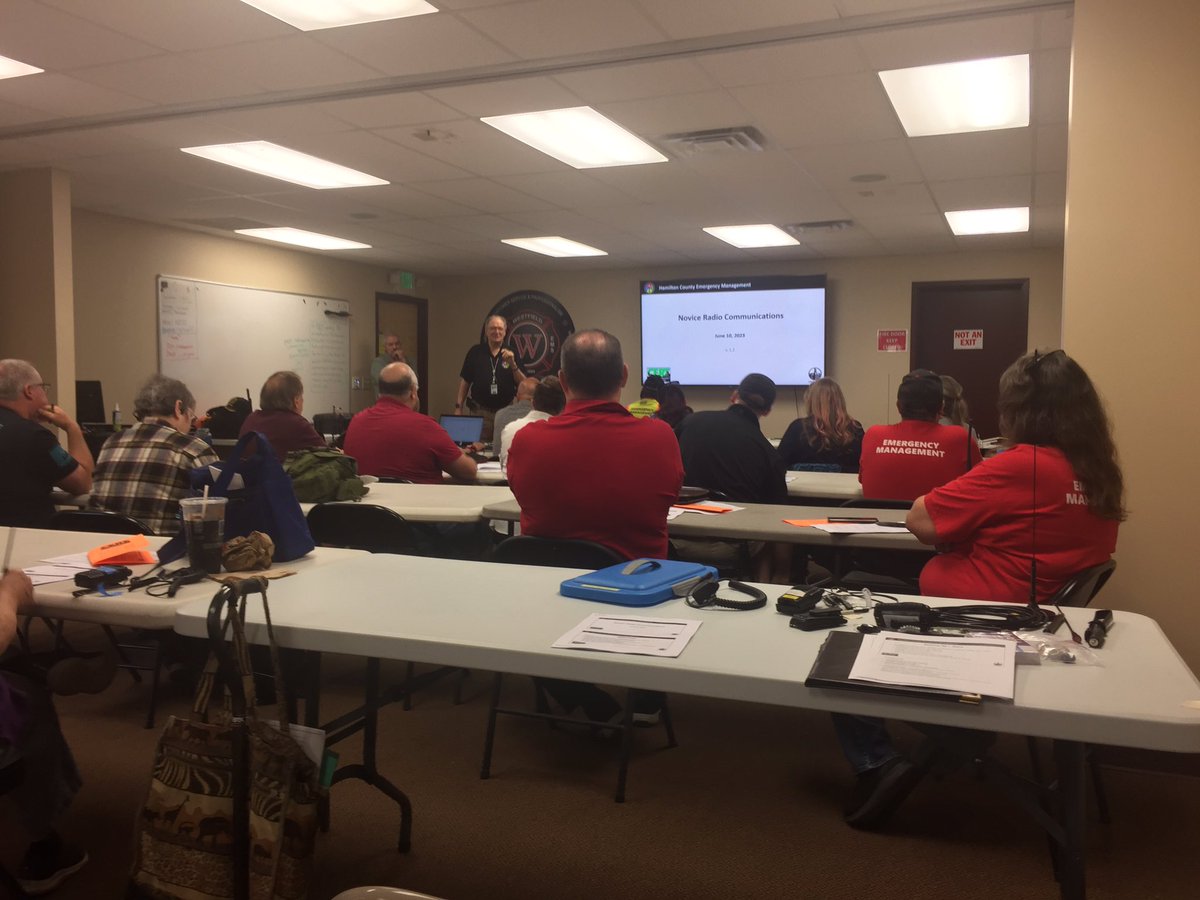 indychristian's tweet photo. #HamRadio training this morning for our #gottaloveCERT @HCINCERT.

#prenovice

cc @KC5FM @CENoperations @HamiltonCoEOC https://t.co/tmGn85aucX