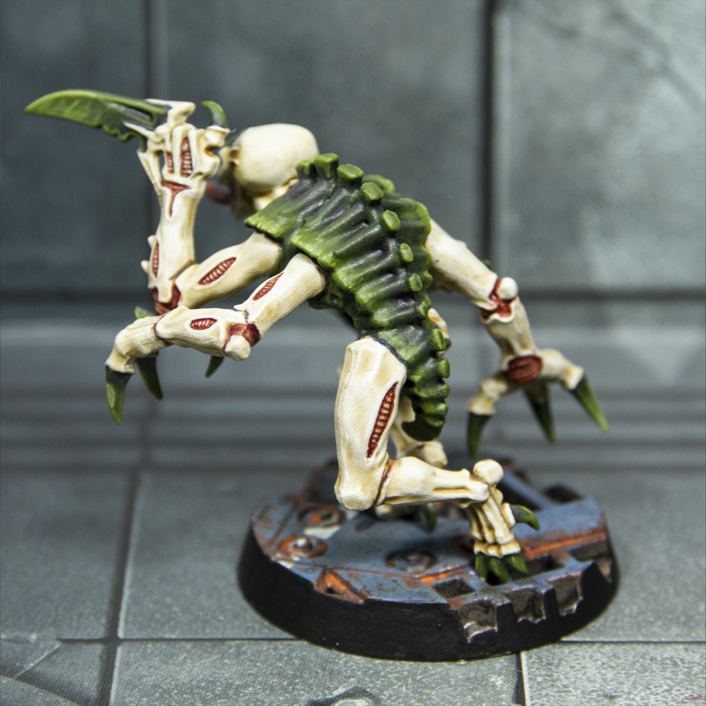 Painting classic genestealer colours atm. Originally I was going it go with this scheme. But the bone was too easy to confuse with white skin, and I wanted the alien elements to stand out. Plus I really want to channel the classic colours. Will prob use this for tyranids instead.