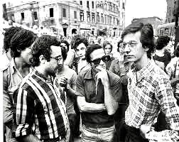 Adornato, Pasolini, Veltroni.  Segretario era Berlinguer. 
Andreotti PdC.
L’avvenire era roseo.