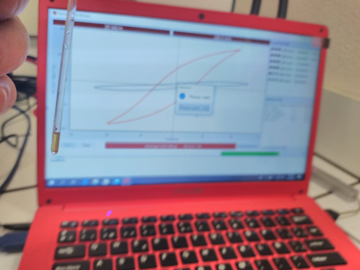 Preparing to take the bus to the Granada conference on magnetic fluids, I take the time to make a few more measurements in the lab! 🧲 #nanoparticles #ICMF2023
