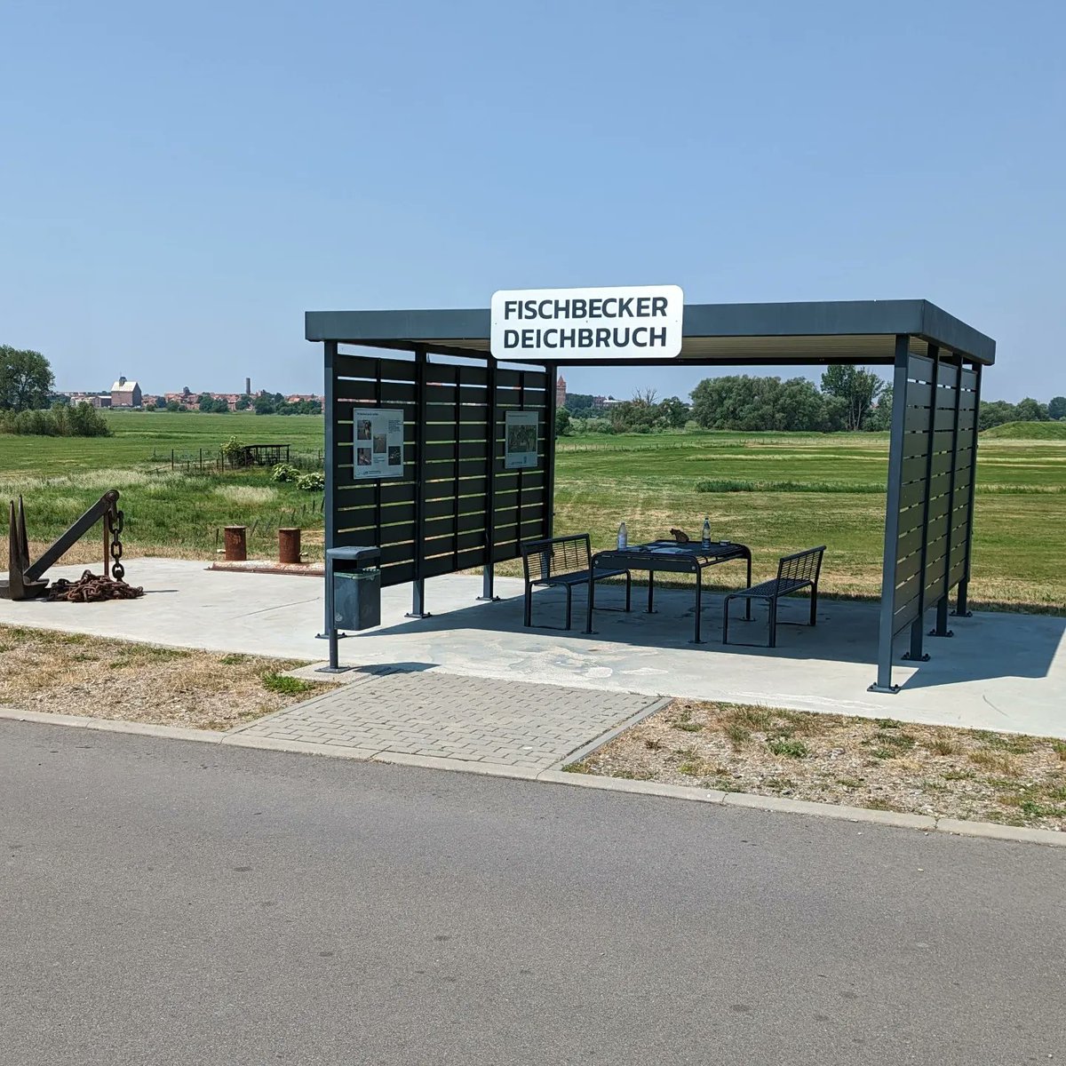 10 Jahre Elbe-Hochwasser: Vor 10 Jahren - am 10.6.2013 - brach in Fischbeck der Deich und überflutete nicht nur das Dorf, sondern weitere Gemeinden östlich der Elbe. Jährlich wird deshalb nicht nur an diese Katastrophe erinnert. Die Schäden belaufen sich auf ca. 2 Milliarden Euro