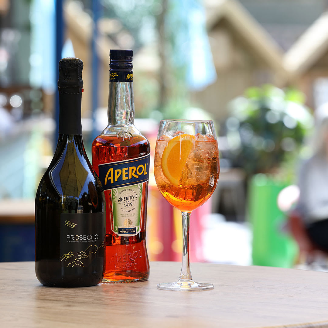 🌅 Sun’s out, Spritz out 🍹

Swing By For A Zesty Aperol Spritz 🍊

Front Garden Open ✔
Back Garden Open ✔
Ice Cold Inside ✔

#aperol #summer #eastdulwich #warm #saturdayspritz #allday