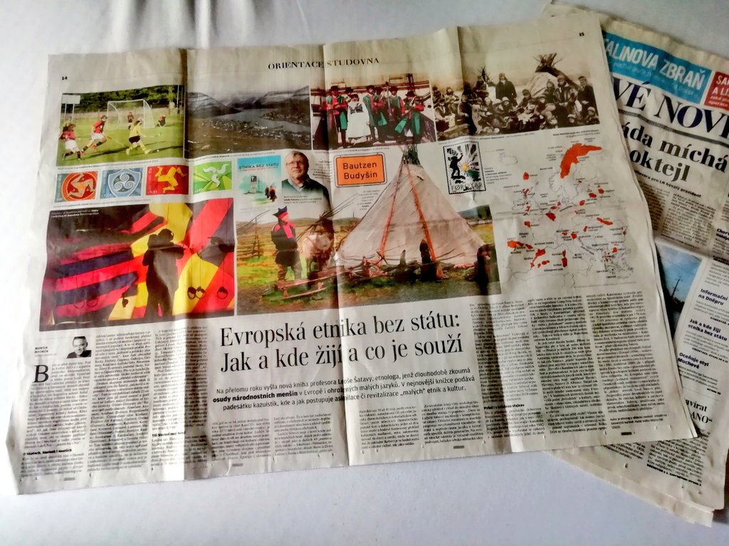 martinrychlik's tweet photo. 🌍 V sobotních LN #Orientace píšu o nové knize "Etnika bez státu" od profesora Leoše Šatavy @FF_CUNI @UniKarlova, jenž přináší 50 profilů evropských menšin či jazykových entit. Přidal jsem i pár svých zkušeností a 📸 z Drumnadrochitu, Budyšína a Barcelony 🗞️ https://t.co/B8ae6HKFEz