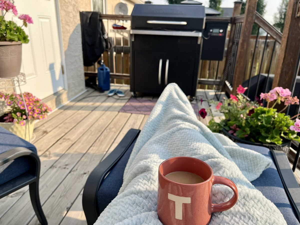 Beautiful morning hanging out with the Traeger! My first overnighter for an afternoon BBQ ❤️👨‍🎓🎓👨‍🎓