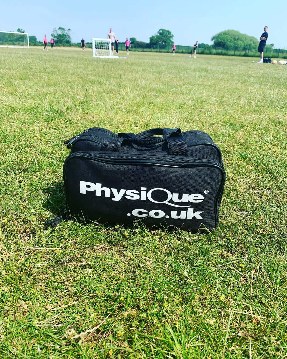 Buzzing to be back out in the sun with @sleafordtownfc for pre season

Up the greens💚

#football #preseason #sportstherapy