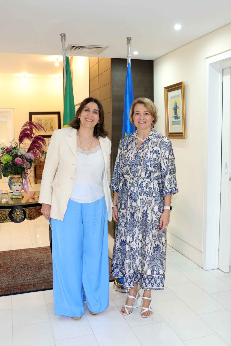 Honored with the presence of #Cyprus Deputy Minister to the Presidency Irini Piki at our National Day reception in Nicosia. Celebrating 🇵🇹, Portuguese language, and Portuguese Communities around the world.
<a href="/nestrangeiro_pt/">Negócios Estrangeiros PT</a> <a href="/camoes_ip/">Camões.IP</a>