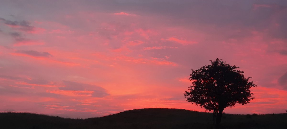 Pre-daawn scene from #sligo this morning.

#heartofsligo #heartofireland #NoFilter