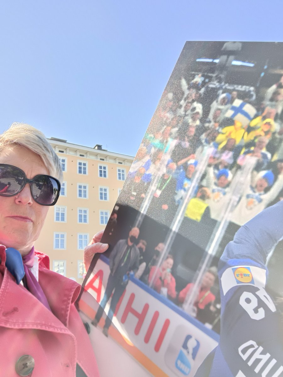 Walking in Tampere with 'Mikke' under my urn...bringing 'him' to my coworker at Iour IIHF vip team.

#volunteers #iihf2023 #teamwork #greatcoworker #iihf #welivethegame #iihfworlds2023