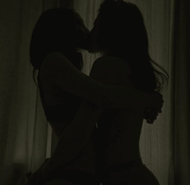 𝑶𝒉, 𝒉𝒐𝒘 𝑰 𝒎𝒊𝒔𝒔 𝒃𝒆𝒊𝒏𝒈 𝒄𝒍𝒐𝒔𝒆 𝒕𝒐 𝒔𝒐𝒎𝒆𝒐𝒏𝒆 . . .