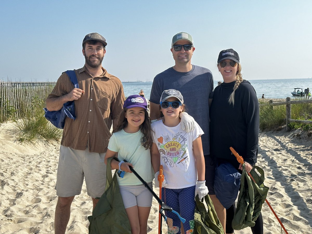 EcoHermitage's tweet photo. #60minutebeachcleanup #keepitbeachycleanvb #beaviking @HESVBVikings @vbschools @BeachyCleanVB Lazt beach cleanup of the 22/23 school year. Weβll be back in September!π https://t.co/nNtc11k2ch