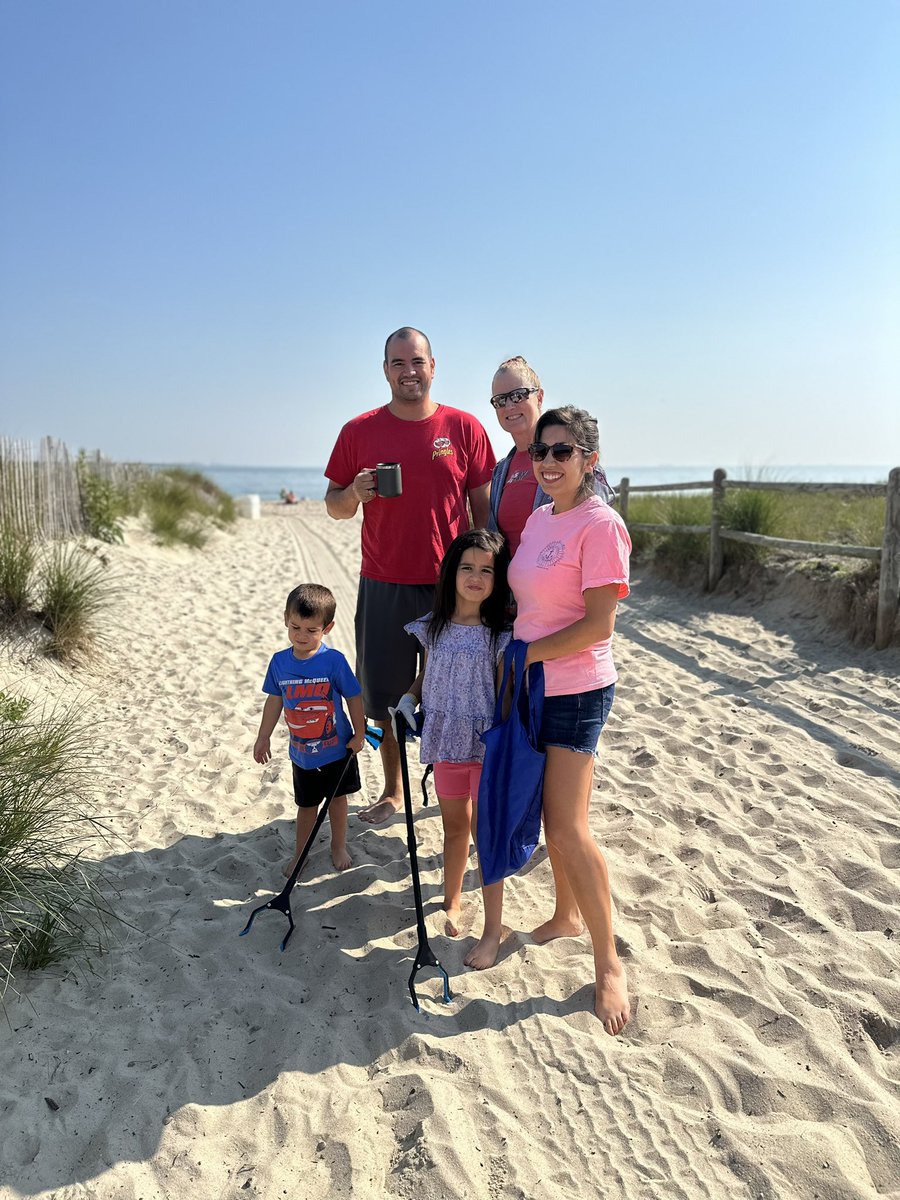 EcoHermitage's tweet photo. #60minutebeachcleanup #keepitbeachycleanvb #beaviking @HESVBVikings @vbschools @BeachyCleanVB Lazt beach cleanup of the 22/23 school year. Weβll be back in September!π https://t.co/nNtc11k2ch