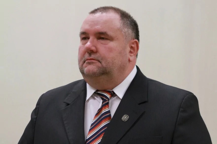 strzelec29's tweet photo. Ten zwał tłuszczu, to szef nowotarskiego szpitala, w którym zmarła pani Dorota i jej dziecko. Ziobrowy aparatczyk z medycyną nie mający nic wspólnego. https://t.co/TeeSedhcKo