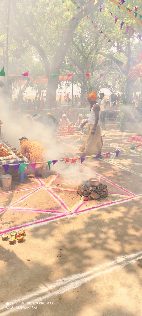 Ashwanirai093's tweet image. आज अपने गांव काशी दास बाबा के पूजन कार्यक्रम में अपने लोगों के साथ सम्मिलित रहा!