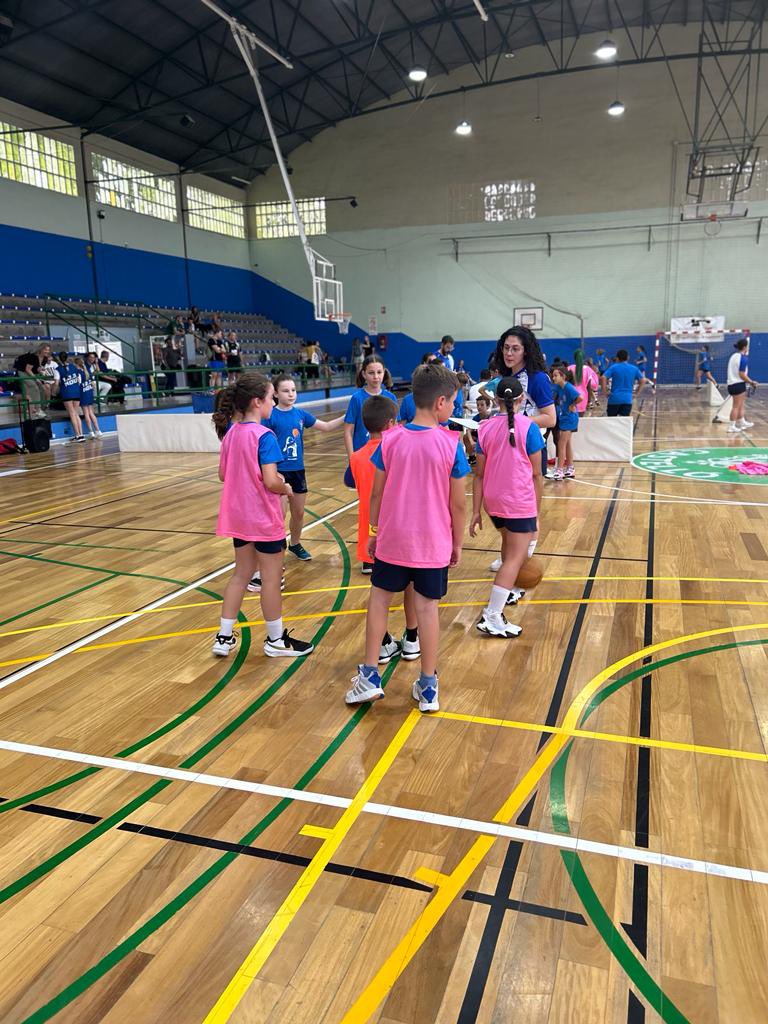 NBF_Castello's tweet photo. 🚨FIESTA FIN DE TEMPORADA 🚨

Empezamos la mañana con el 3x3 entre nuestros jugador@s.

A pasarlo bomba⛹️‍♀️⛹️‍♀️⛹️‍♂️⛹️‍♂️!!!

#AMUNTNOU 💙💙💙 https://t.co/aT5Xz0mJFY