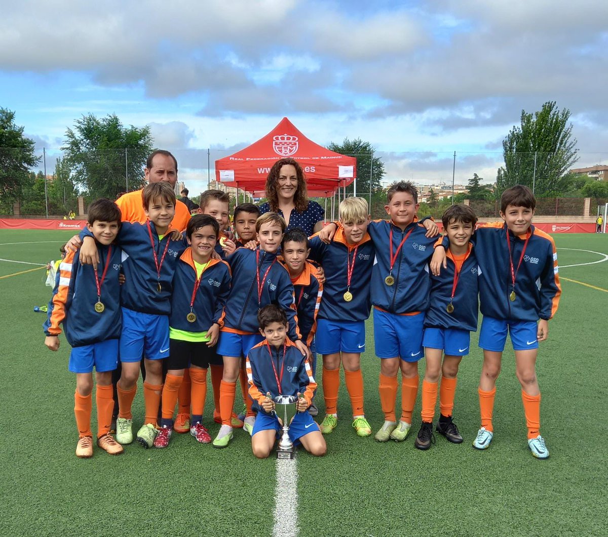 RFFM_oficial's tweet photo. 🏆 Torneo de Campeones Fútbol 7 

Continúan los partidos y la bonita entrega de trofeos en los Campos de Cotorruelo 

#FutbolFormativo | #Campeones2023 https://t.co/FTc1zBNVaB