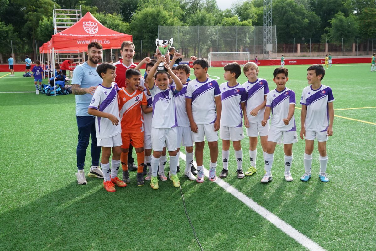 RFFM_oficial's tweet photo. 🏆 Torneo de Campeones Fútbol 7 

Continúan los partidos y la bonita entrega de trofeos en los Campos de Cotorruelo 

#FutbolFormativo | #Campeones2023 https://t.co/FTc1zBNVaB