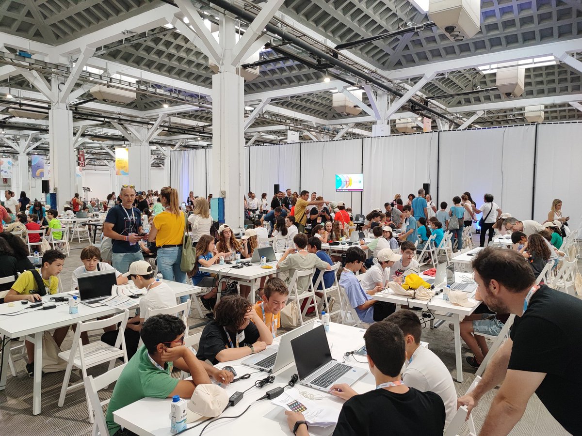 A la 10a edició dels #mschoolsStudentAwards, nervis durant els minuts previs a l'inici de l'#ScratchChallenge #mschools