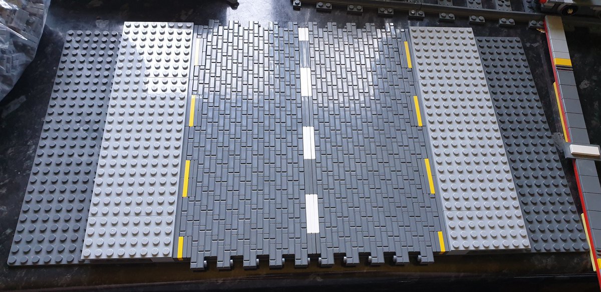 I received a huge delivery of pieces during the week (just over 5000!) so that I could manufacture some brick built roads like this one. I really like this design, it came out better than I thought it would. Definitely a lot of room for some details to be added don't ya think? 🤔