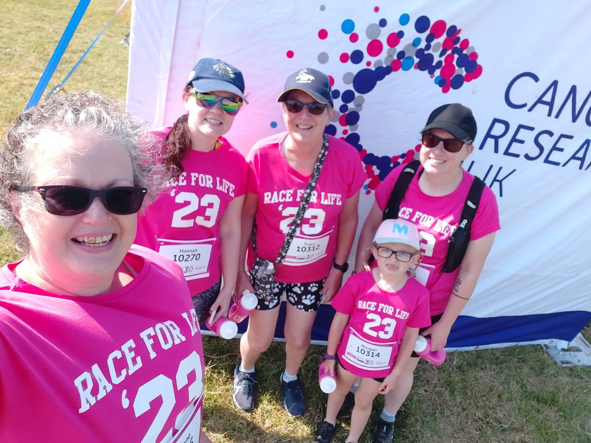 tracyw100's tweet photo. We’re ready for Race For Life ❤️ https://t.co/Tqociu9IOR