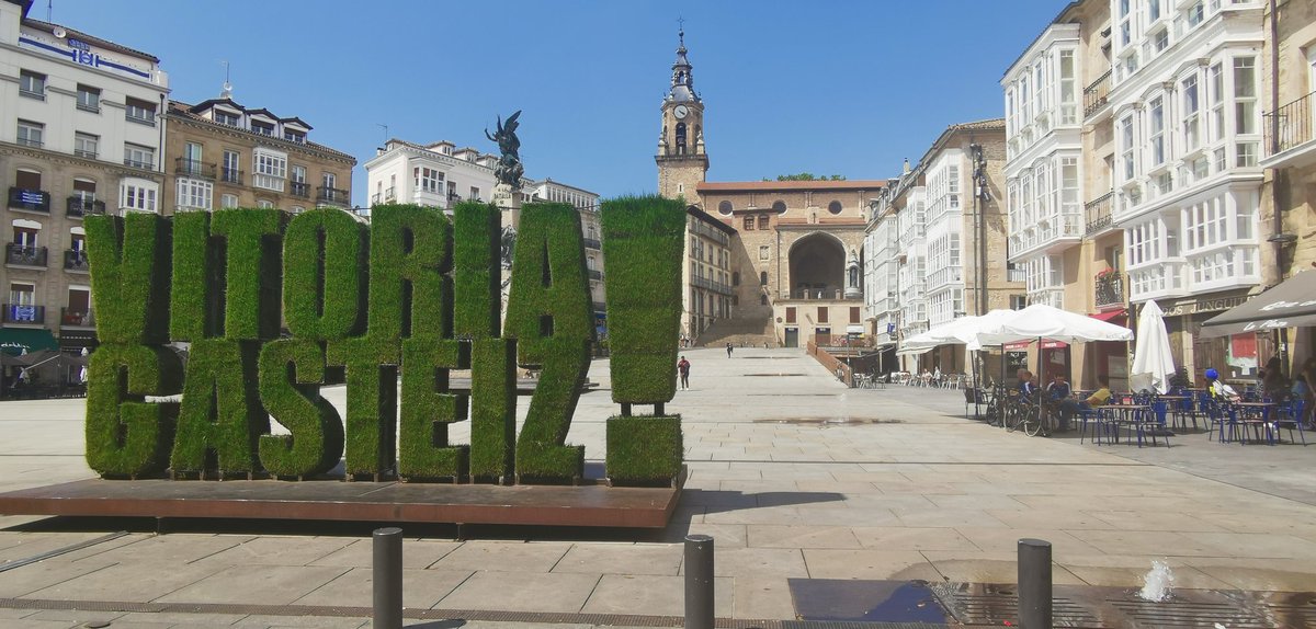 zukunftmobil's tweet image. Teil 3 der #Interrail 2023-Reise durch Spanien und Frankreich.

Teil 1 mit Paris findet ihr hier: 

Teil 2 mit Hintergründen zur Stadtstruktur von Donostia-San Sebastián hier: 

Starten wir in die baskische Hauptstadt Vitoria-Gasteiz.