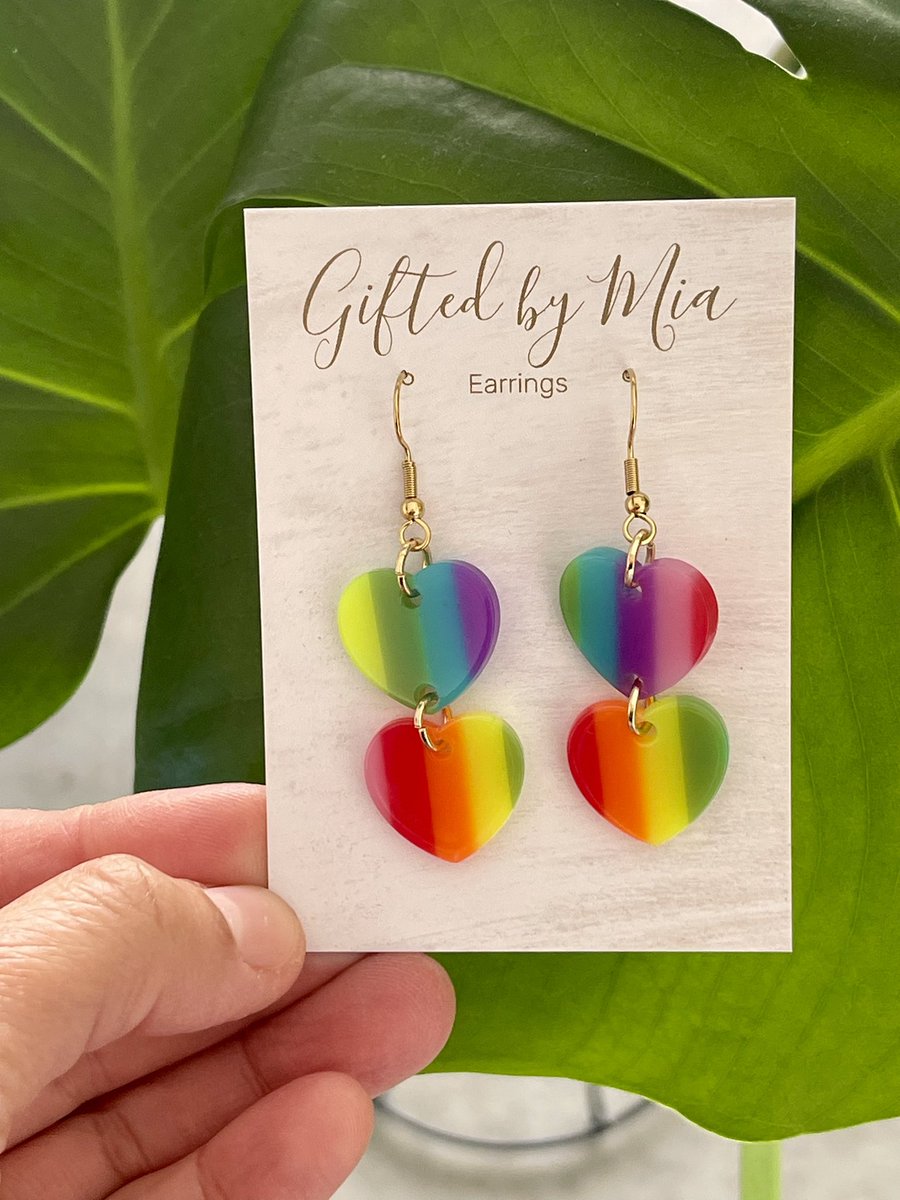 🌈 Rainbow novelty earrings available now: etsy.com/shop/GiftedbyM… Everyone needs some bright colourful earrings in their collection 😍 #SmallBusiness #etsy #earrings #Australia #PrideMonth #PrideMonth2023 #noveltyearrings #heartearrings