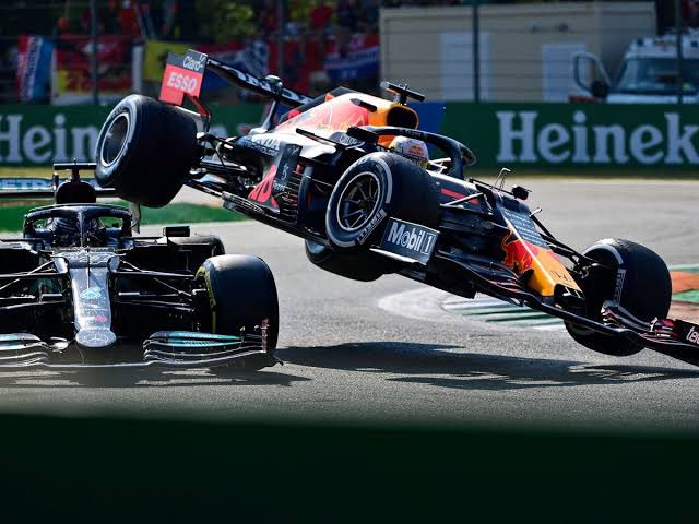 pranavm1109's tweet photo. Gaddiyan unchiyaan rakhiyaan F1 edition 🤪

@RiarSaaab @abhijaymusic @F1 https://t.co/uHBEFHjnqE
