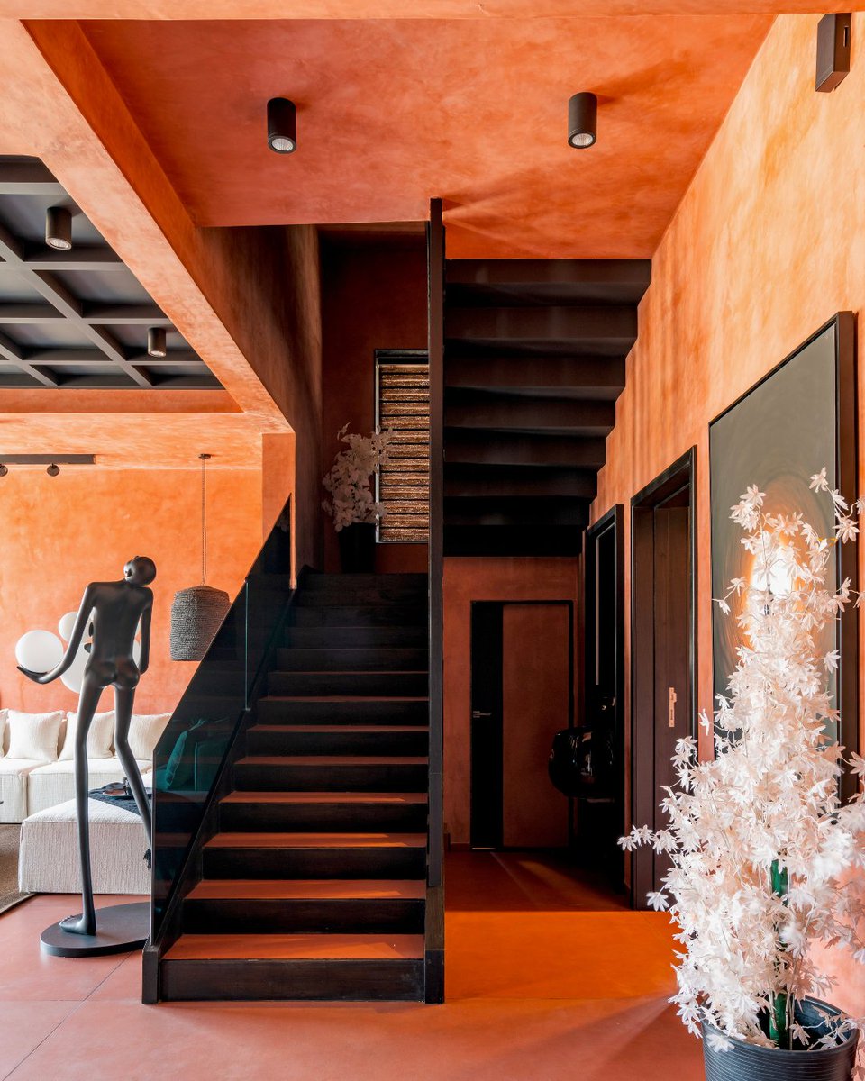 The theme of this house designed by @ACE_ASSOCIATES_ was influenced by the flooring selection and a variety of different colours throughout the house.

📸: Inclined Studio
🔗:bit.ly/FOAIDIndia

#foaid #Gujarat #interiordesign #interiordecor #interiordesignideas