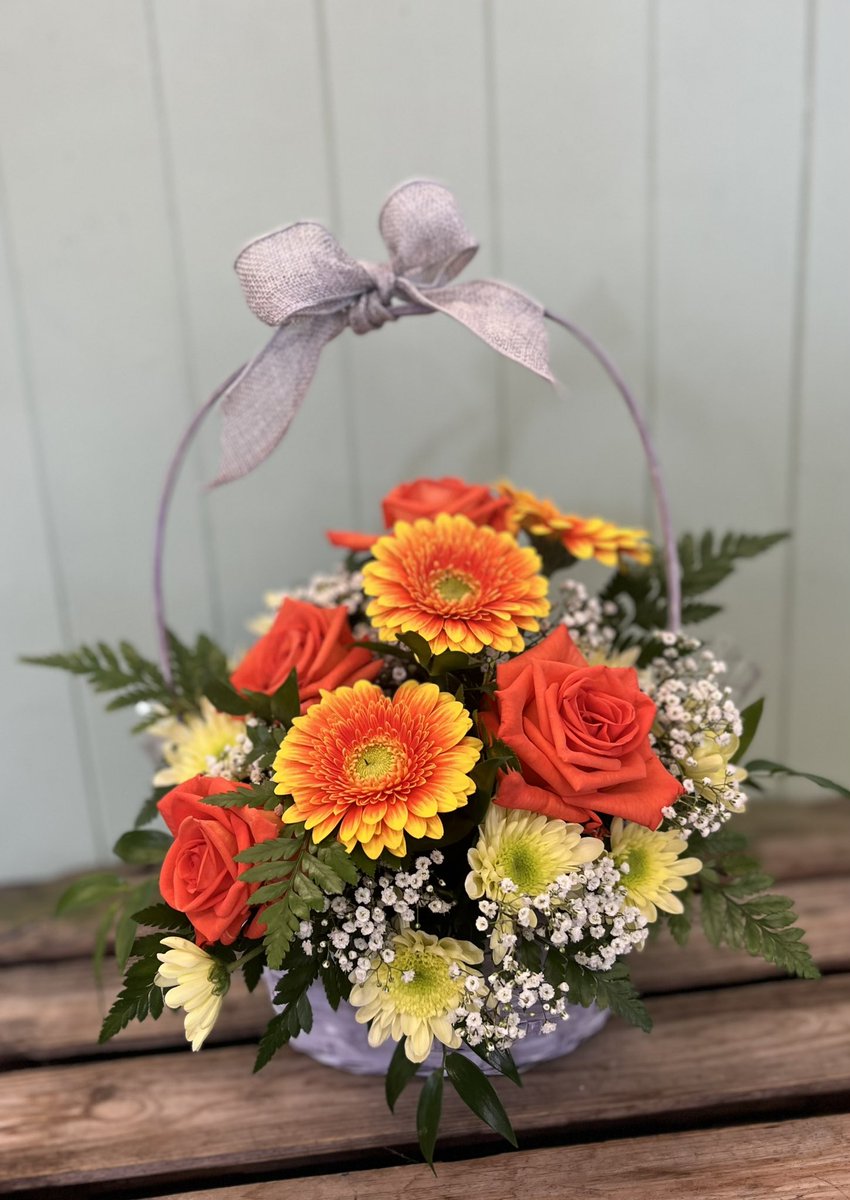 RosepetalsF's tweet photo. Lots available ready to go 💐call 01455 250562 open until 1 o’clock today 😃 #hinckley #burbage #barwell #earlshilton #stoneystanton #stokegolding #elmesthorpe #wolvey #marketbosworth #sapcote #nuneaton #stapleton #hinckleyafc #fosse107 #supportsmallbusiness https://t.co/uLSvLX2O6e