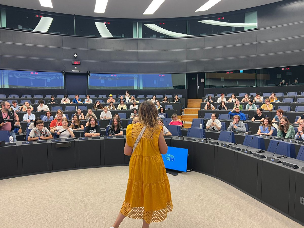 salima_yenbou's tweet photo. Premier atelier : “Le cinéma européen - moteur du changement social ?” organisé par #27TimesCinema 🎬
En lien avec le Prix @luxaward, les participants doivent créer un synopsis de film et nous choisirons le vainqueur 🏆
+ d’infos sur le #PrixLux ➡️ https://t.co/kvWFP4W26b https://t.co/JDzxOM3ohX