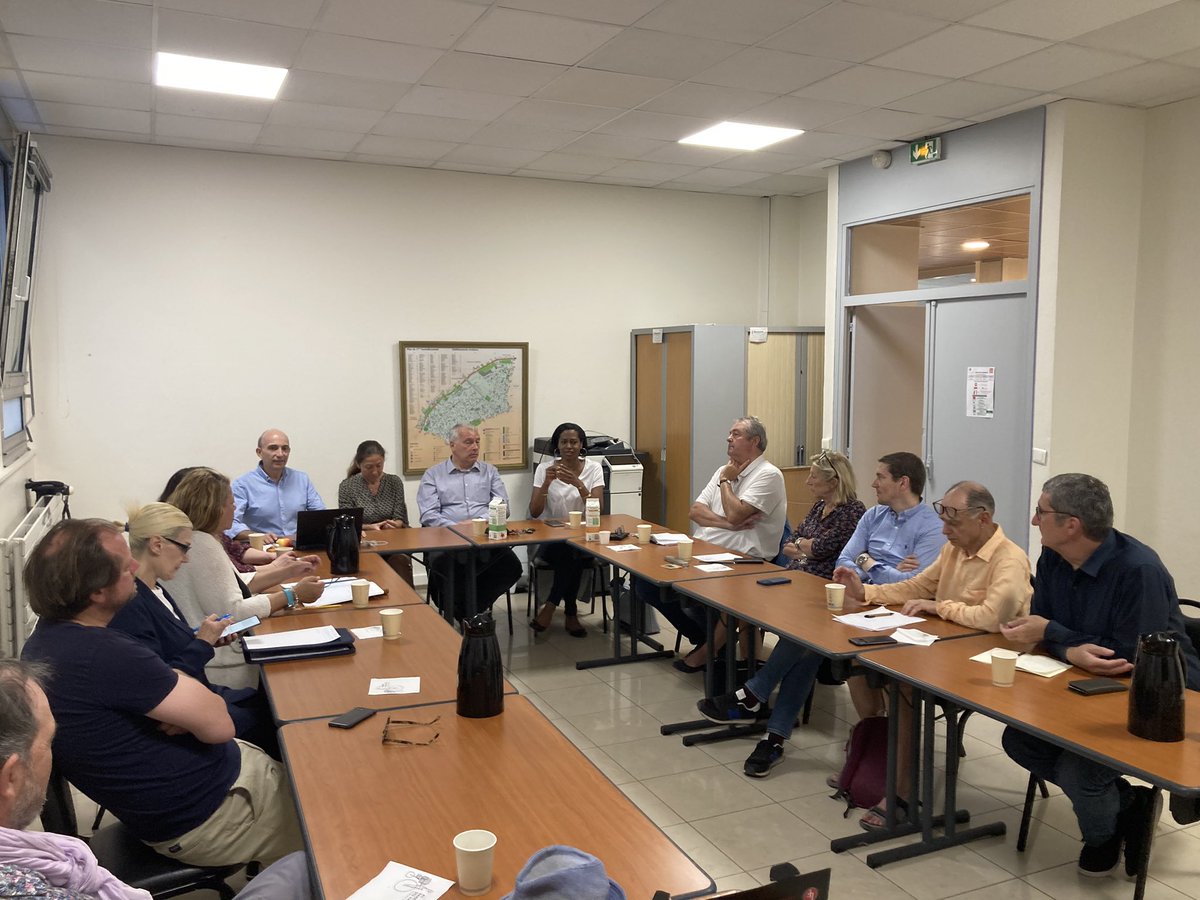 LedranCh's tweet photo. 🚶C’est parti pour l’expérimentation de la piétonisation rue #Cardinet
🏢Réunion des Conseils de quartier #PereireMalesherbes & #LegendreLevis avec @Carline_LN @Pflogereau @HazarabedianS pour un événement de convivialité estival
Cc.: @geoffroyboulard
https://t.co/xPF1v4WHp9 https://t.co/z5UNzOYq8Q