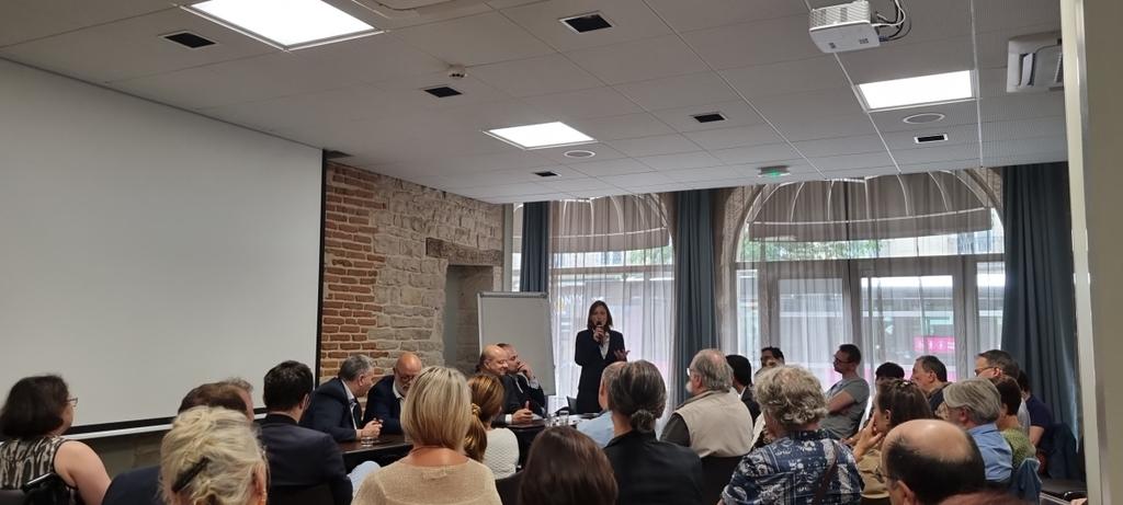 MoDemJura's tweet photo. Convention régionale @MoDem Bourgogne-Franche-Comté aujourd'hui à Dijon. Discussions sur l'#Europe, le développement durable et les prochaines échéances. Les Jurassiens ⛰️ parlent de la particularité de leurs #territoires. https://t.co/j9TI5xxr1D
