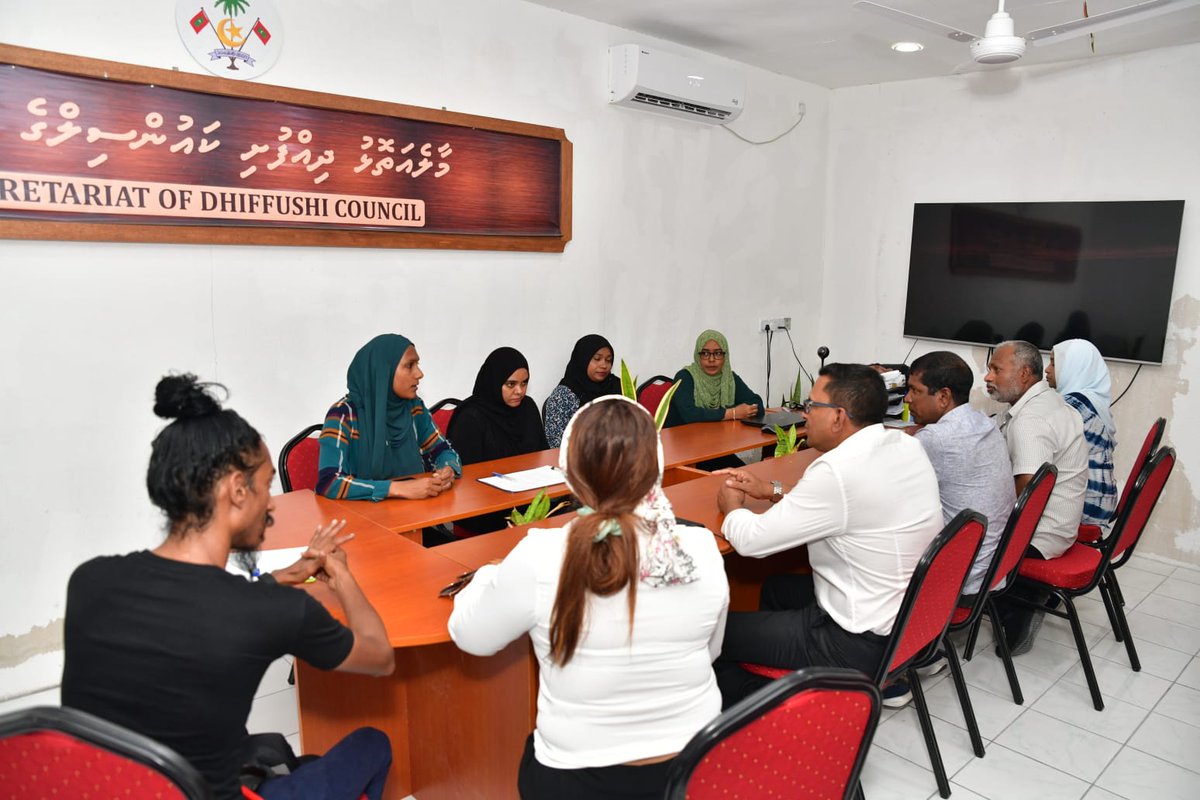 MNP_Secretariat's tweet photo. އެމްއެންޕީގެ ރިޔާސީ ކެނޑިޑޭޓް މުޙައްމަދު ނާޒިމް ކެންޕެއިން ހަރަކާތްތައް އިތުރުކުރުމަށް މިއަދު ކ.ދިއްފުއްޓަށް ކުރައްވަމުންގެންދަވާ ދަތުރުފުޅުގެ ތެރެެެއިން. މިދަތުރުފުޅުގައި ކ.ދިއްފުށީ ކައުންސިލްއާއި ބައްދަލު ކުރައްވާ ވަނީ މަޝްވަރާތައް ކުރެވިފައި.
#Nazim2023 #Ujaalaazamaan https://t.co/KSOMyPrOZM