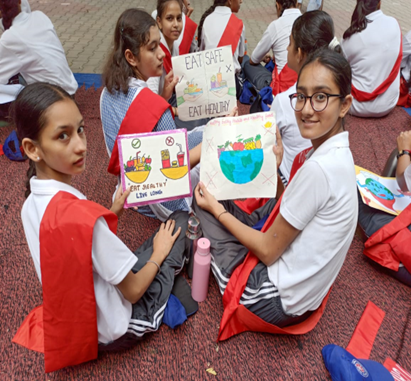 nssisdevsamaj21's tweet photo. #NSS unit of our school organized different activities to celebrate #WORLDHEALTHDAY on 07/04/2023. A #pledge was taken by all the students &amp; staff members of the school. The students enthusiastically participated in Poster Making, discussions, talks &amp; sharing awareness messages. https://t.co/FdBA5lfphV