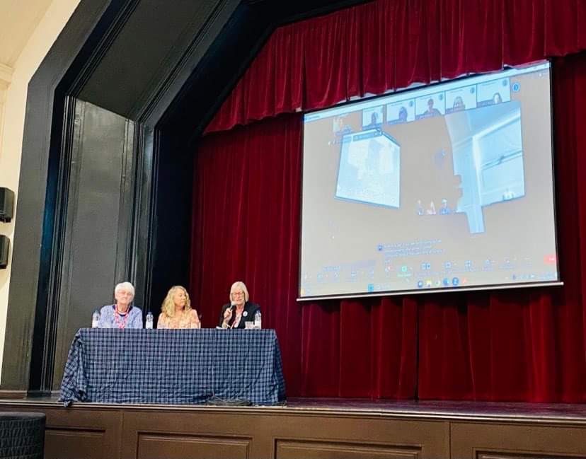 Few4gottenWomen's tweet photo. Today we are participating in a @YorkFestofIdeas event at @MountSchoolYork. Starting with a panel discussion “Rediscovering Women’s Lives” joined by @rowntreesoc.   Photo @JanetFew introducing #FewForgottenWomen. #YorkIdeas https://t.co/lLCfR0N6qo