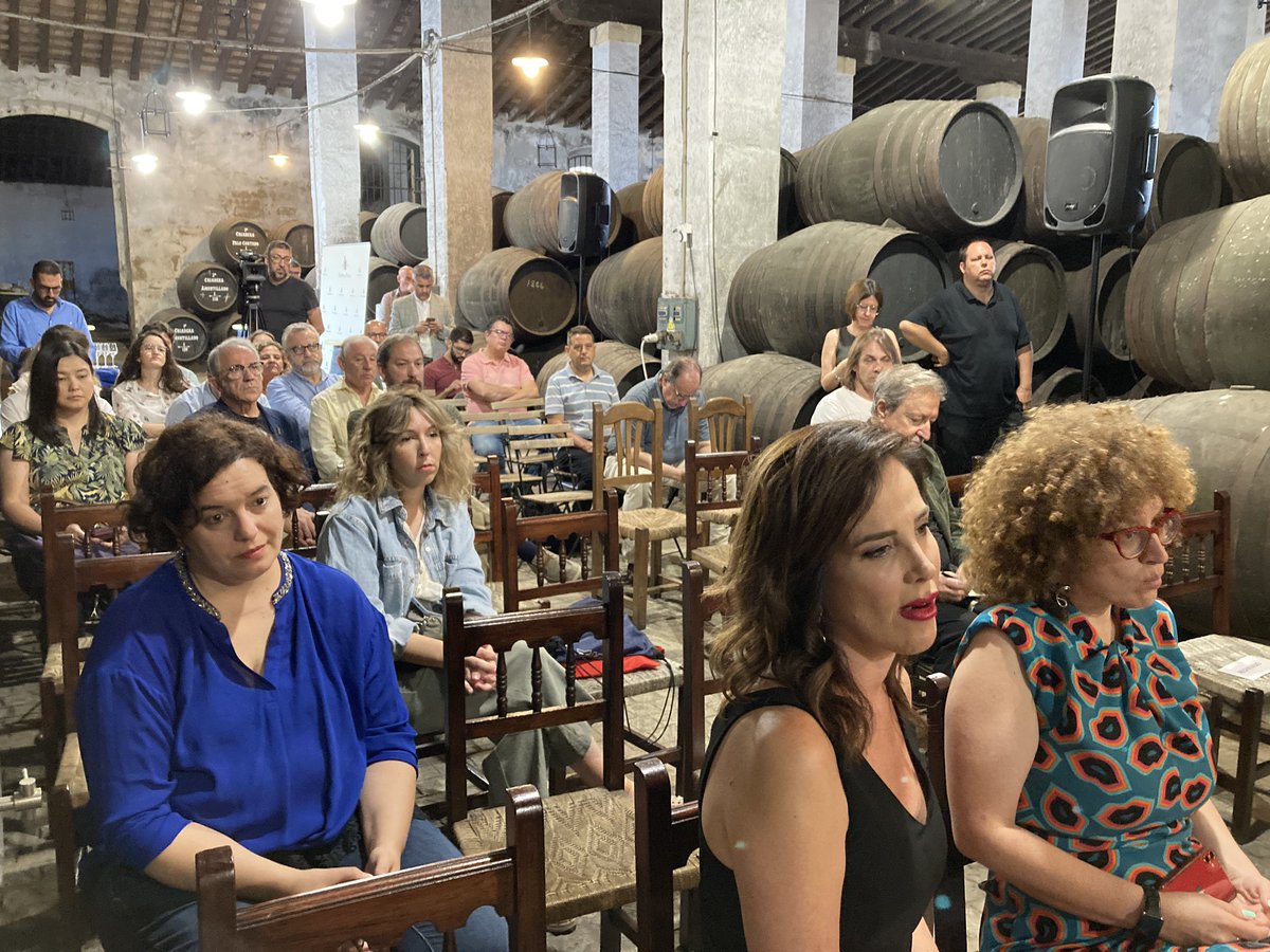 🍇Gracias a <a href="/Bodegas_CDP/">Bod.CayetanodelPino</a> por acoger esta Jornada del <a href="/PeriodistasAND/">CPPA</a> donde hemos analizado cómo se afronta hoy la información del vino en general y de Jerez en particular. 

Con 👉@RutaVinoJerez <a href="/PepaPacheco1/">Pepa Pacheco 🇵🇸</a> <a href="/javiebenitez/">Javier Benitez</a> <a href="/ruthamaya171/">ℝ𝕦𝕥𝕙 𝔸𝕞𝕒𝕪𝕒</a> #pazivison <a href="/JPBellido/">Juan Pablo Bellido</a> <a href="/mjromerof/">María José Romero</a>