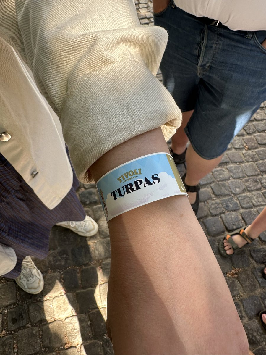 Att <a href="/Tivoli/">Tivoli</a>.

Idé: Et felt på turpas til telefonnummer til forældre. Eller mulighed for at indkode det i chippen.