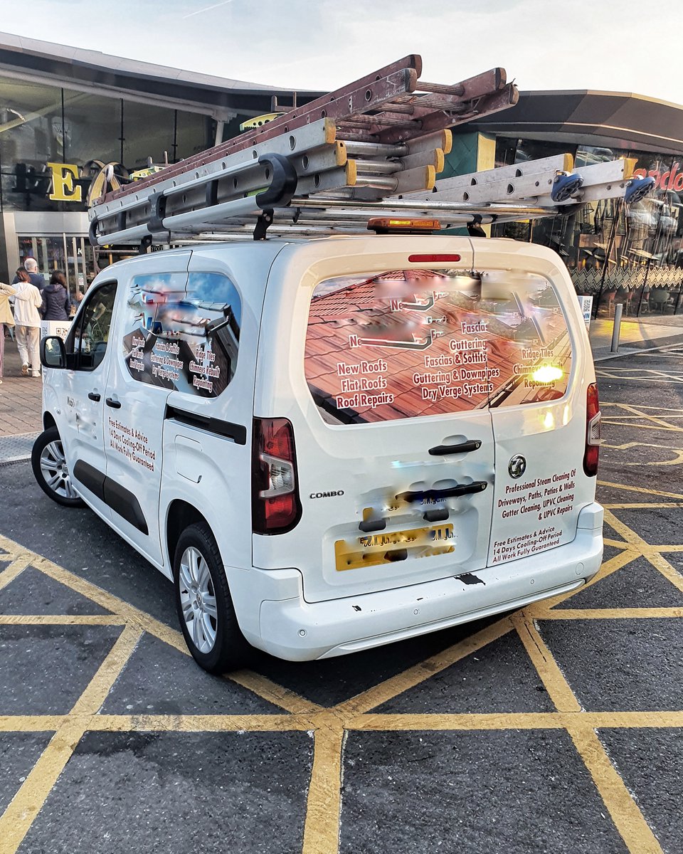 SurreySpecials's tweet image. Cobham Services. 

This magnificent piece of parking in a #disabledbay by someone not entitled to use it, and @OpTutelage info, drew #SCRPU attention. 

No VEL +  no insurance = Seized van ❌

Driving  for less than 2 years + 6 points = revoked licence  💔 

#driveinsured ^MW