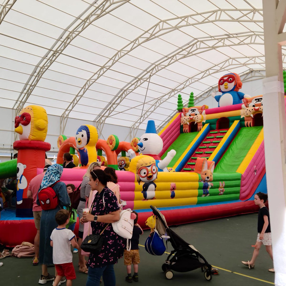 amy_clack's tweet photo. Beautiful day for a Summer Fete @BISIstanbul ☀️😎 https://t.co/dCj1R3ZD0c