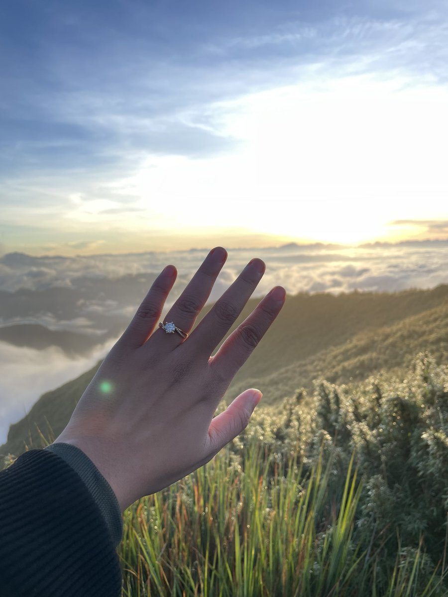 JoenaJamison's tweet photo. I love you Dan Levy!!! Lalo gumanda yung Mt. Pulag 🤍 https://t.co/YHRbXC74nV