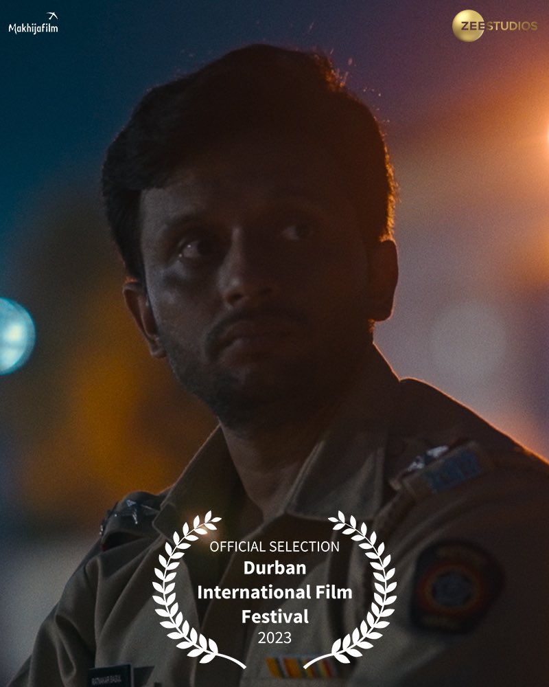 SPOTTED!!! #Joram at the @sydfilmfest Lounge...
It is one of the five films in the specially curated
#conversationstarters section and is also in the #officialcompetition of the 70th edition of the #sff 
@bajpayeemanoj & @Mdzeeshanayyub 
Written & Directed by @nakdindianfakir