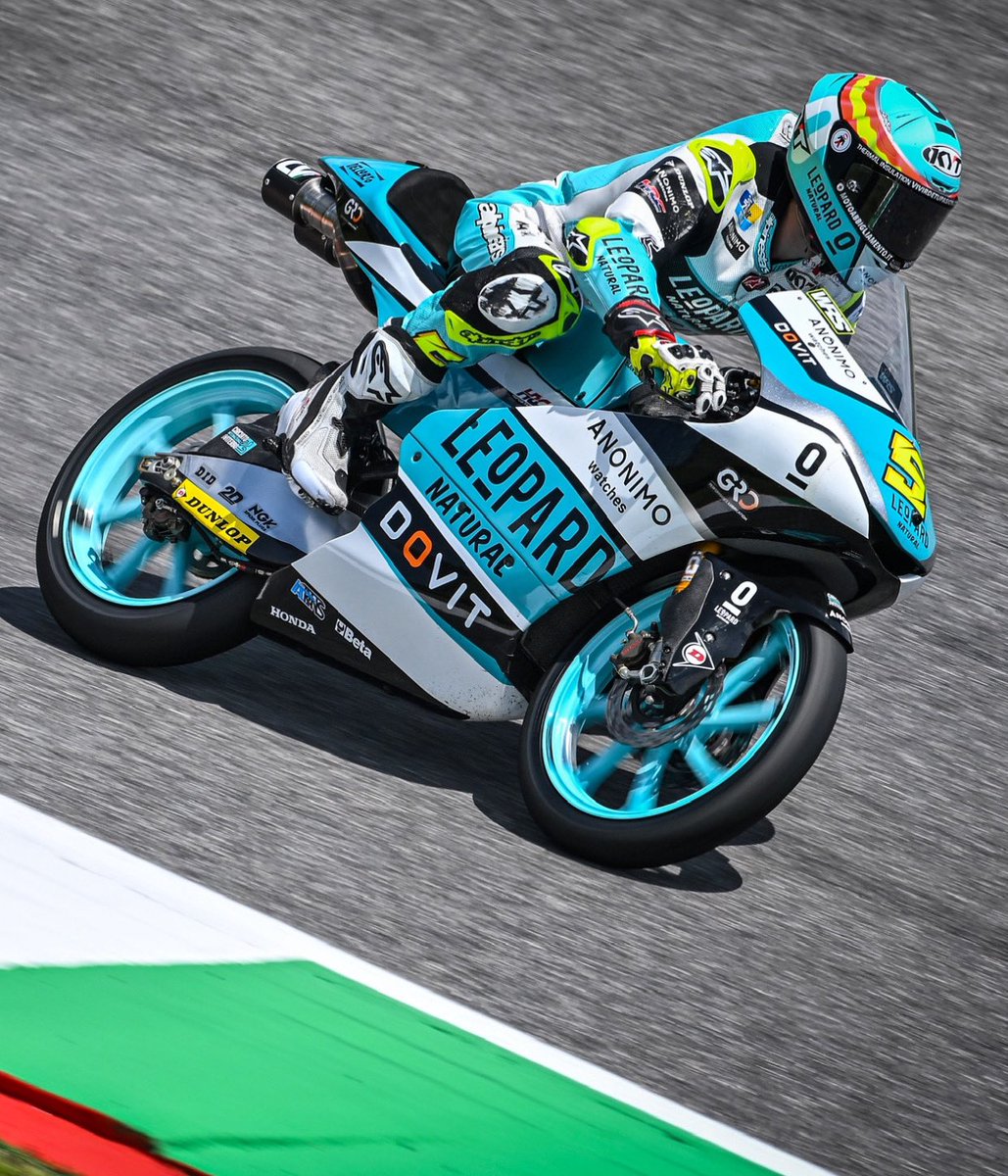 fanclubJMV5's tweet image. #Practice3 - P7 ( 1'56.870 )⏱️
¡Buen trabajo campeón!💪🏼
¡GAS! @jaume_masia @le0pardracing 💥
-

#JaumeMasia5 #JaumeMasia #JM5 #JMV5 #Masia5 #Ma5ia #FanclubJMV5 #Motor #motorcycle #Racing #motorsport #leopard #leopardRacing #Bele0pard #Moto3 #MotoGP #Mugello #ItalianGP #Round06