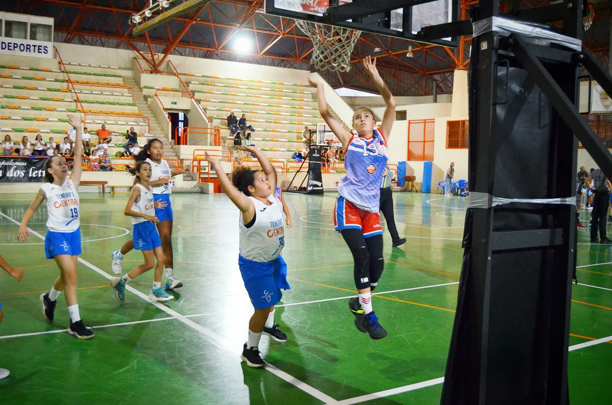 FCBaloncesto's tweet photo. ๐ #CCPreMiniFem
๐ฎ๐จ #FCB
๐ @TenerifeCentral
๐ @cbdoguen
#BaloncestoEnPositivo #Canarias100x100 #Canarias #Baloncesto #Basketball #Basket #Deporte #Sport #Photography #SportPhotography https://t.co/ngiogPgSGH