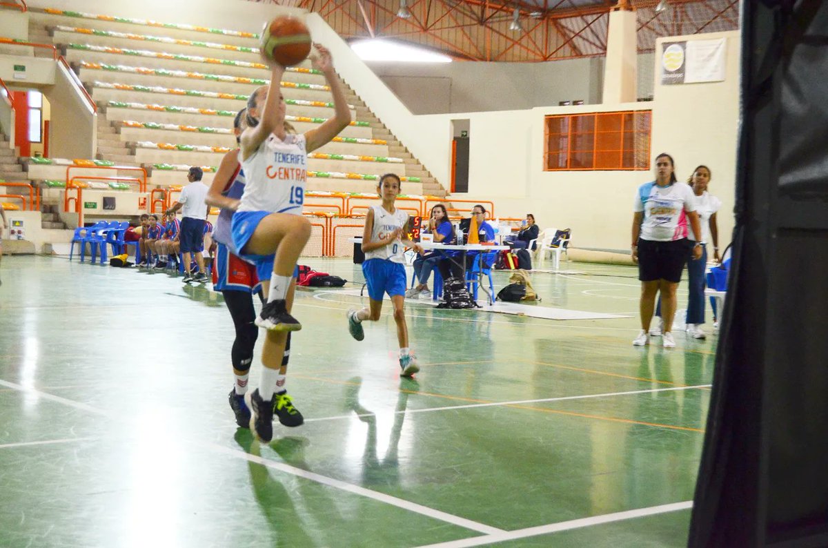 FCBaloncesto's tweet photo. ๐ #CCPreMiniFem
๐ฎ๐จ #FCB
๐ @TenerifeCentral
๐ @cbdoguen
#BaloncestoEnPositivo #Canarias100x100 #Canarias #Baloncesto #Basketball #Basket #Deporte #Sport #Photography #SportPhotography https://t.co/ngiogPgSGH