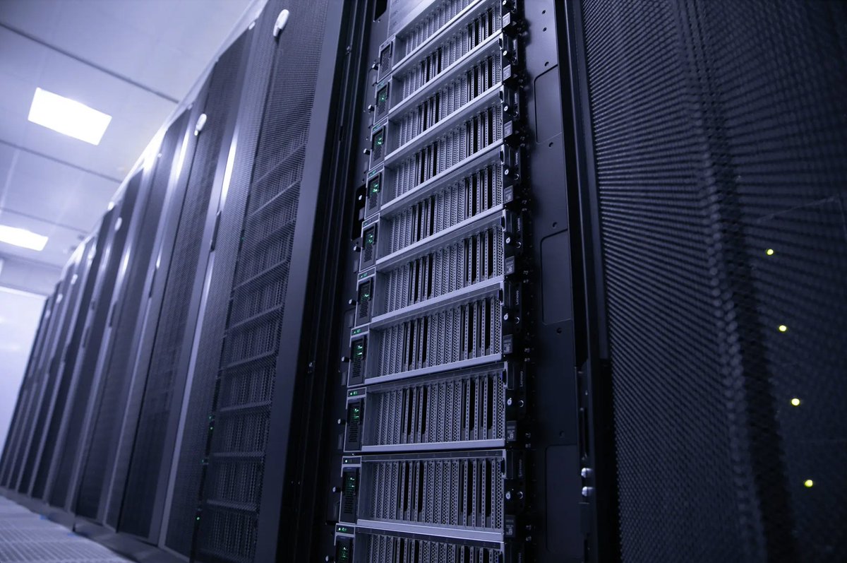 Exciting news coming out of #ISC2023, Lenovo earns #1 spot on Green 500 once again!

Congratulations team 👏 

Read more: lnv.gy/3oOvy1b

📸 <a href="/FlatironInst/">Flatiron Institute</a>