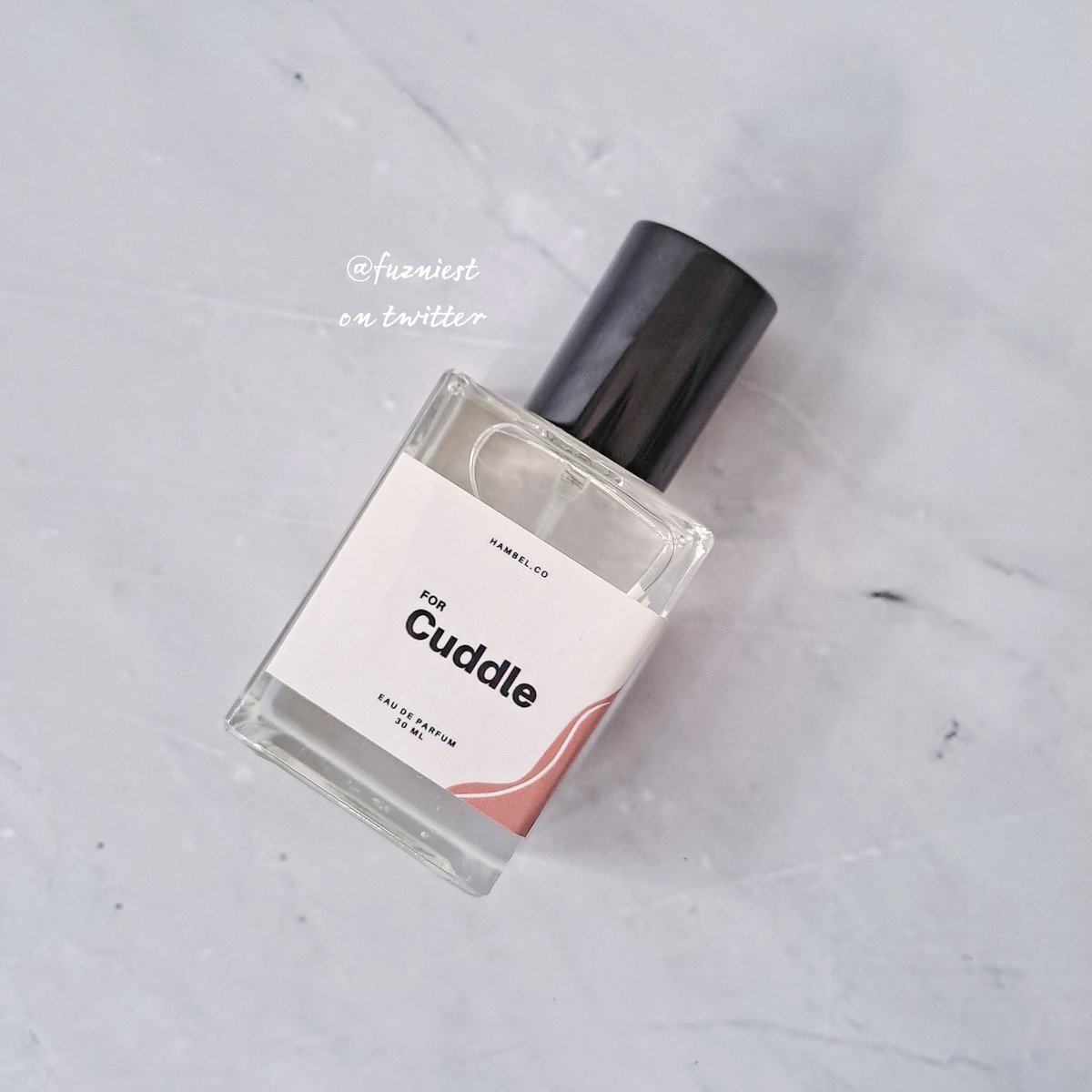 fuzniest's tweet photo. mau racunin parfum hambel for cuddle ini karena beneran enak bangettttttt

ga heran banyak yg rekomen parfum ini karena emang seenak itu😭🫶 https://t.co/yyuIgGqp7u