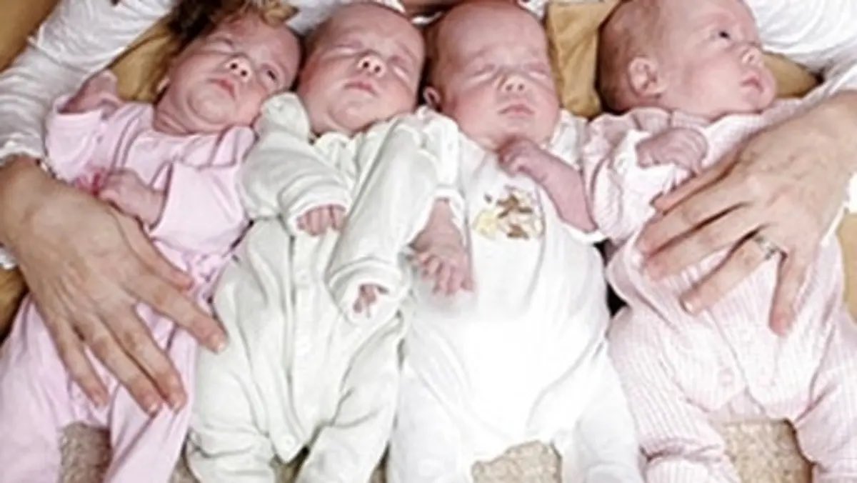 المرأة السعودية🧕 من الـ7👩🏻‍🍼 أبناء إلى الـ2 فقط، ومختصون: انخفاض معدلات الإنجاب يرجع لأسباب صحية واقتصادية. (اليوم)