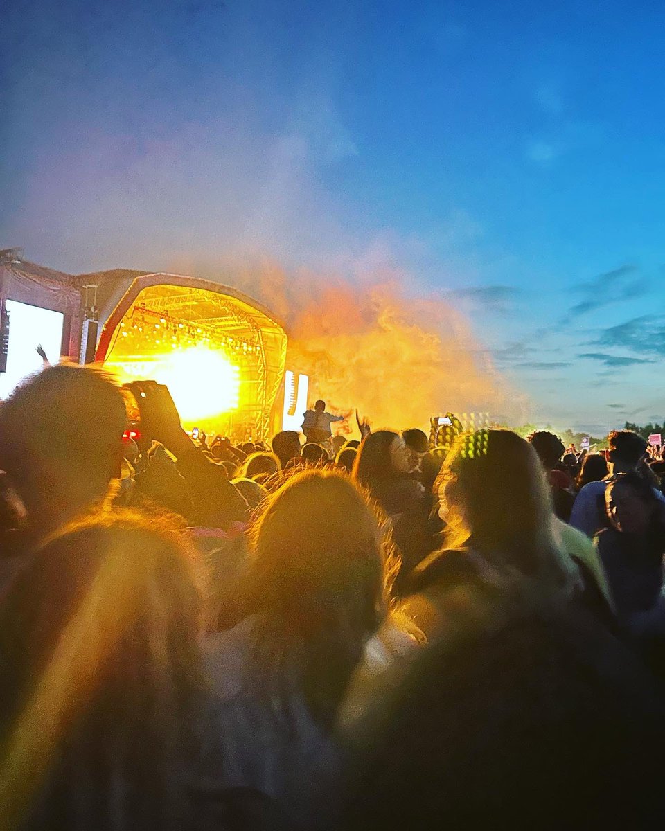 <a href="/thecourteeners/">Courteeners</a> at Heaton Park 🖤☀️