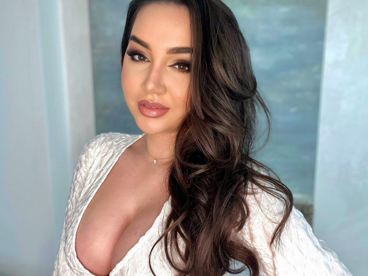 Flirt4Free Europe Girls on Twitter: "Exquisite EVA SIN @evasinofficial is online right now, here