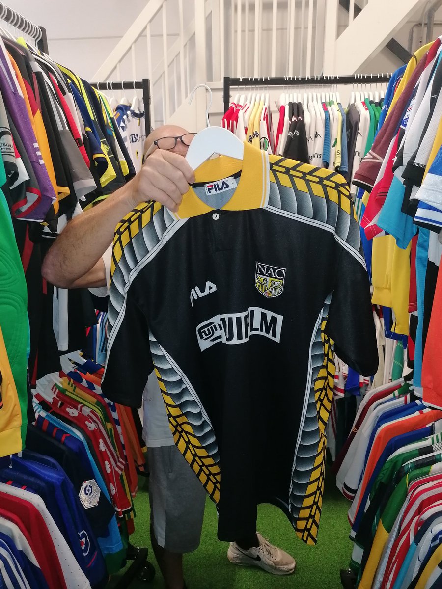 LangeToepie's tweet photo. Wat een snoepwinkel blijft het toch, die winkel van #KickAndRush
Echt alles staan en of hangen die gasten. https://t.co/MpoYQfJkTF