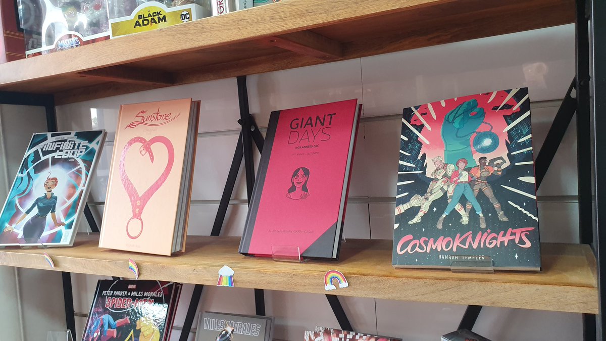 caliosquentin's tweet photo. J'ai fait une petite sélection spéciale Comics Mois des Fiertés à ma libraire vous en pensez quoi :) ? https://t.co/BvUbAtPK6e
